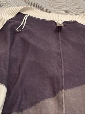 Lululemon Colorblock Knit wrap in Deep Gray and cream